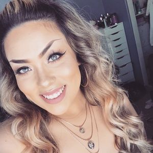 Meet your Posher, Noemi